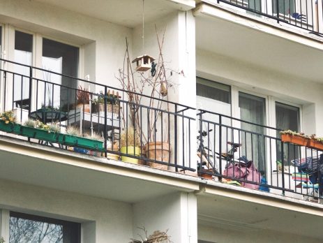 Balcon în bloc vechi. Sursa:extradom.pl